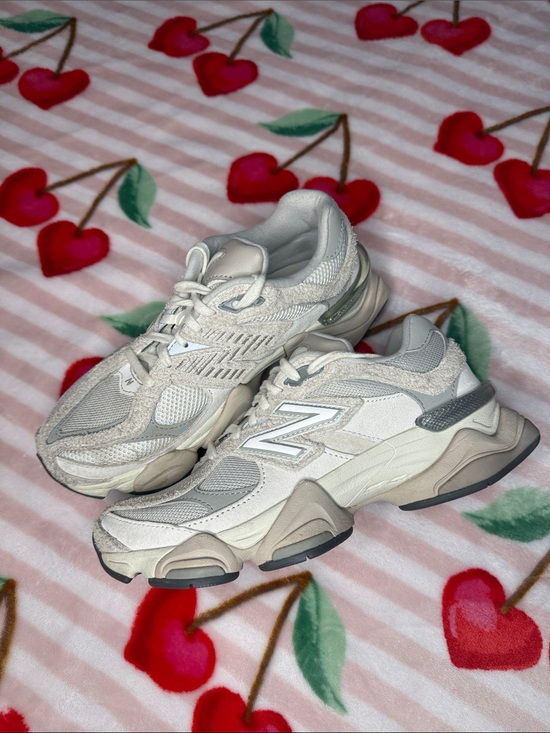 New Balance Shoes - New Balance Neutral White and Light Gray Chunky Sneakers